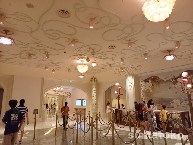 ファンタジースプリングス　ロビー